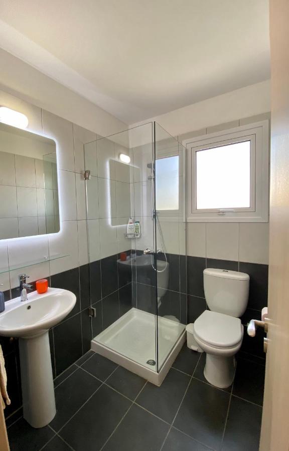 Fat Cow Apartment 103 Larnaca Esterno foto
